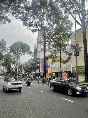 q10 mặt tiền 3/2 đối diện vincom plaza view phòng khám thẩm mỹ - spa trực diện hà đô centrosa