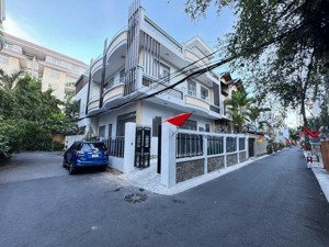 cần bán gấp căn nhà đẹp 2 mt làng báo chí, giá giảm sâu 10 x 11 mà giá chỉ có 28 tỷ