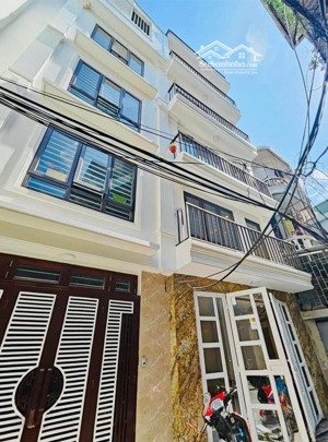 chính chủ nhờ bán, lạc long quân, mới tinh, 34m2, 5tầng, ngõ rộng 3m thoáng sáng, gần ôtô, 8.2 tỷ