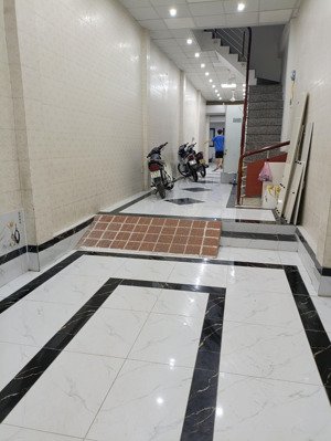 bán nhà 3 tầng - nhà kim đồng, 194m - ô tô vào tận nhà - dòng tiền 50tr/tháng