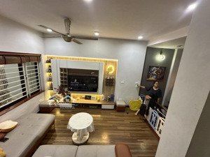 nhà 5 tầng mễ trì, diện tích xây dựng 40m2