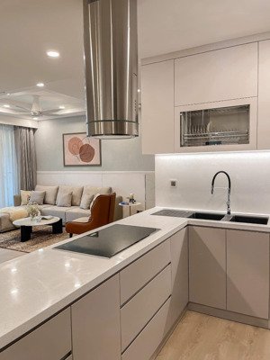 discovery complex cầu giấy cho thuê căn 2n full nội thất cao cấp, giá 17tr/tháng. lh: 