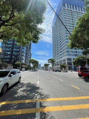 bán lô đất góc 2 mặt tiền tô hiến thành và mỹ khê 5 khu biển du lịch mỹ khê, dòng tiền 180tr/tháng