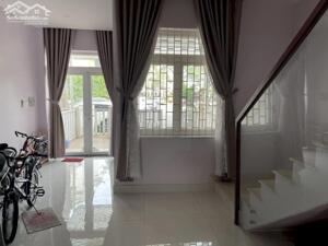 Cần Bán Nhà Phố Đặc Biệt Mặt Tiền Liên Phường Khu Tháp Mười Merita KĐ, Q9 140m2, 27.5 Tỷ, có chừa khoảng không 1.5m bên hông thông thoáng trồng cây, đậu xe