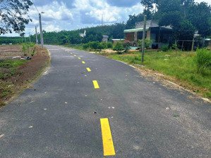 bán gấp lô đất 600m2 (200mtc), đường nhựa 1 sẹc dh507, phú giáo. giá 650tr bao ra sổ.