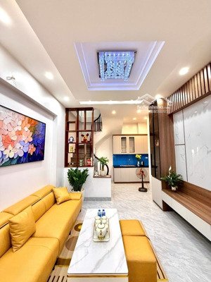 nhà đẹp gần ngã 4 sở- nguyễn trãi- ngõ thông - đầy đủ nội thất. 35m2x5txmt4m. 7tỷ