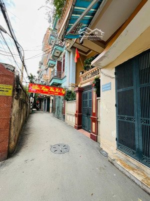 nhà đẹp - dân xây - hai mặt thoáng - ngõ nông - ô tô gần - ở sướng.