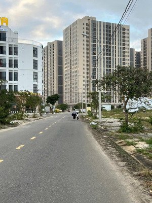 siêu hiếm góc 2 mặt tiền 240m( 12x20) cạnh 3 toà tháp chung cư , p hoà hiêp nam, liên chiểu 8.6 tỷ