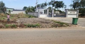 chính chủ cần bán gấp lô đất mặt tiền đường nhựa nhà nước sát 4 kcn lớn nhất cả nước giá cực rẻ.