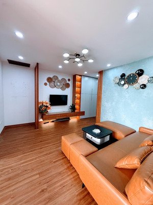 em cần bán 3 ngủ nhà đẹp, mua bán chính chủ, sẵn sổ đỏ lâu dài giao dịch luôn. lh 