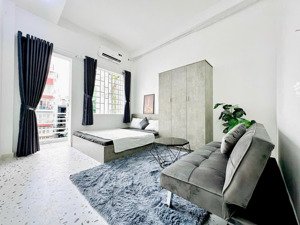 căn hộ 2 phòng ngủ - ban công - ngay trung tâm phú nhuận - gần đh ufm - cđ kinh tế - nhận xe điện