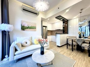 bán căn hộ 2 phòng ngủ masteri thảo điền 6.8x tỷ , sổ hồng sẵn. liên hệ 