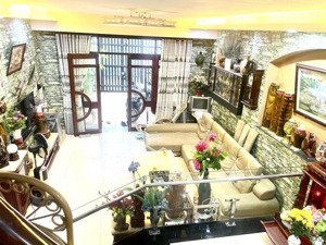 ngang 5m * 24m, hxh ung văn khiêm, 4 tầng, nội thất gỗ, f25 bình thạnh, 17x tỷ.