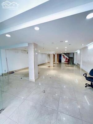 Cho thuê nhà mặt tiền lý tự trọng ngang hơn 7m giá 50 triệu