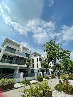 bán biệt thự an quý lô góc 3 mặt đường. đẹp rẻ nhất thị trường dt 200m2 để xe thoả mãi 