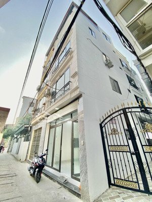 nhà lô góc xây độc lập dương nội, ngõ 3m, thông tứ phía, ô tô vào cửa. dt 32m2, 5 tầng. giá 5,5 tỷ