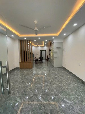 cần bán gấp căn lavilla 5x20m , nhà hoàn thiện nội thất cơ bản , 4 tỷ (giá chuẩn 