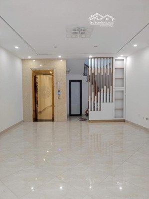 nhà mới thoáng sáng ngõ thông, thang máy, mt quyền lực oto vào nhà. dt 47m 5t mt 5,6m giá 11,9tỷ