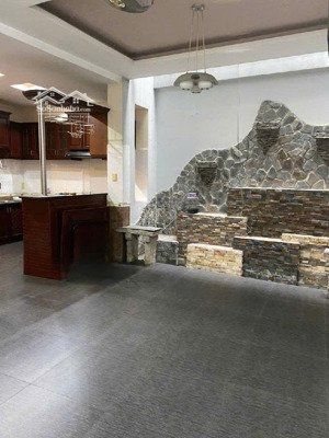 hiếm biệt thự phố phạm văn hai ô tô ngủ nhà 133m 18.x tỷ.