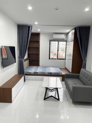 nhà mới 1n1k rộng 30m2 tại dịch vọng gần ga tàu điện, có nhận xe điện, có máy giặt sấy riêng