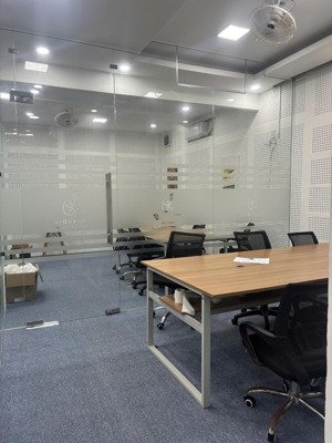 cho thuê văn phòng full nội thất 80m2 ung văn khiêm phường 25 bình thạnh giá 15tr/tháng free xe máy