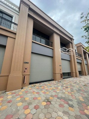 nhận nhà kinh doanh ngay căn shop 90m2 giá tốt nhất đảo vũ yên thẳng cầu hoàng gia