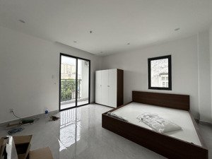 căn hộ dịch vụ mới 100% máy giặt riêng nằm ngay ngã tư ga