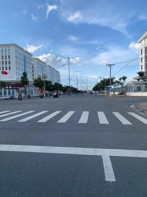 cho thuê nhà mặt tiền đường hùng vương, vị trí siêu đẹp gần trung tâm hành chính công của tỉnh