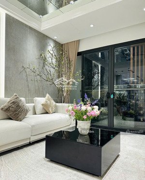 tôi chính chủ cần bán căn 3 ngủ - 162m2 tòa 25t hoàng đạo thúy, full đồ, giá 14.8 tỷ. lh 