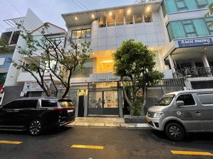 giá tốt! chdv đường 8m trường chinh, cách mt 50m, dt 282m2, dòng tiền 1,4 tỷ/năm