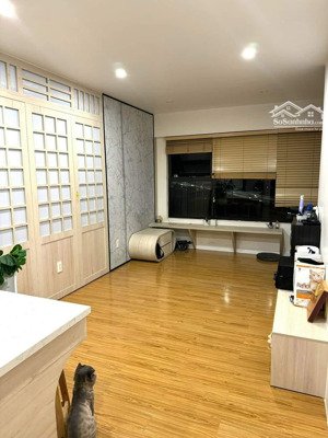 chính chủ cần cho thuê gấp căn hộ flora kikyo, 55m2 1+1pn full nt, giá chỉ 8tr5/th, nhận nhà ngay