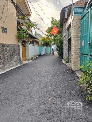 nhà trọ giá rẻ - gần cao đẳng công nghệ thủ đức. đại học ngân hàng .đại học cảnh sát . đường