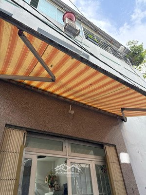 nhanh với kịp- bán nhà 3tầng hẻm xe hơi đường lý thái tổ quận 10-dt4,5x11 công nhận 43m2-giá 6,9tỷ.