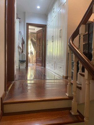 nhà đẹp văn phú hà đông, phân lô, kinh doanh,vỉa hè,ô tô đỗ ngày đêm.dt 50m 5tầng mt5m 17tỷ