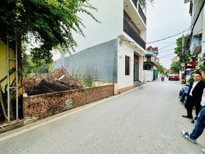 chủ gửi lô đất hoa hậu tại thôn như lần xã long hưng huyện văn giang cũ
diện tích 85,8