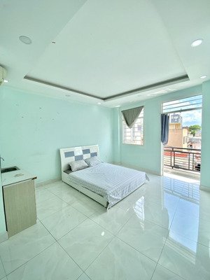 phòng mới, có nội thất, ban công. đường quang trung gần thống nhất