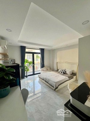 cho thuê căn hộ ban công rộng 30m2 quận 10 đường sư vạn hạnh gần đh kinh tế ueh huflit vạn hạnh mal