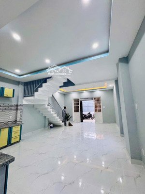 bán nhà riêng thạnh lộc 31 nằm gần ngã tư ga quận 12