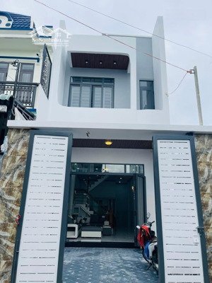 bán nhà lầy sổ riêng thổ cư gần uỷ ban phường hố nai chỉ 3 tỷ 399
diện tích 4,3 x 17 nhà gồm