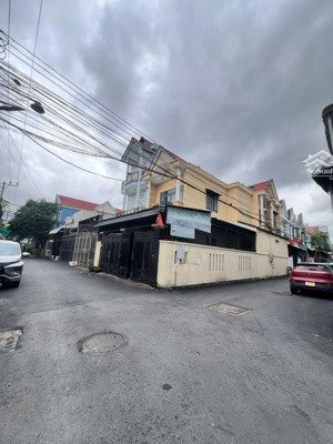 phường tân đông hiệp, dĩ an - bình dương (cũ) tp. hcm.
nhà 2 mặt tiền nằm trong khu dân cư hiện hữu