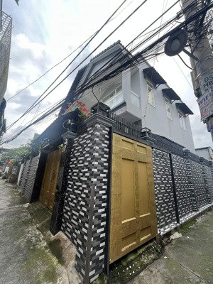 biệt thự lô góc 10,5 x 16m=165m trệt lầu _ sát phạm văn đồng + đại học cảnh sát