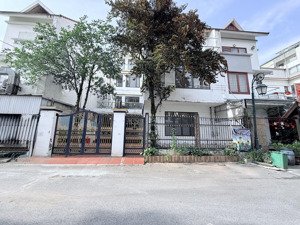 cho thuê nhà tp giao lưu phạm văn đồng, 200m2, 5 tầng, mt 12m, 50tr