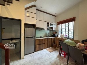 cần bán nhà xuân la, tây hồ. sđ 32m2x5t,mt6m. thiết kế : 3pn, 4vs, pk, bếp, thờ, giặt phơi. 8.8ty