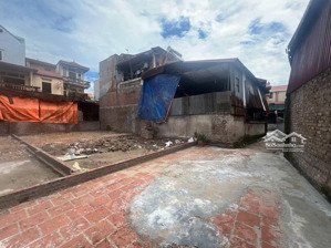 đất : thôn thiết bình, xã thư lâm, hà nội. diện tích: 83m2. mặt tiền hậu 6,75m vuông vắ