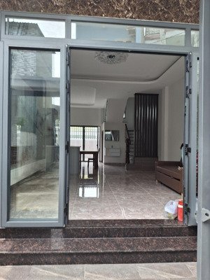 hot hot nhà mới xây giá cực rẻ