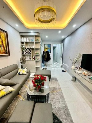 bán nhà phạm ngọc thạch đống đa ôtô đỗ cửa,gần phố,kinh doanh,ô chờ thang máy dt 40m 5t mt 3,5m