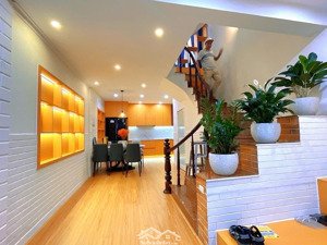 bán nhà phố kim mã, dân xây betong chắc chắn, gần phố, ngõ bagac, 43m*5t tặng full nội thất xịn sò