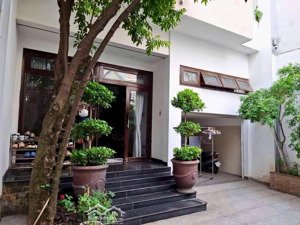 cần bán biệt thự 4 tầng khu sĩ quan sân bay, 151m²(7.2x21), gara ô tô, nhiều mảng xanh. chỉ 24.3 tỷ