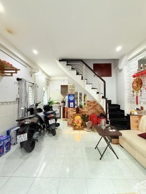 lê quang định - bình thạnh- hẻm 3m- sát mt- 25m2- 2 tầng- chỉ nhỉnh 3tỷ (tl).