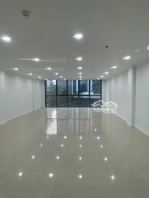 bán tòa nhà văn phòng mặt phố giải phóng - gần ngã tư kim đồng - kinh doanh sầm uất - hàng hiếm